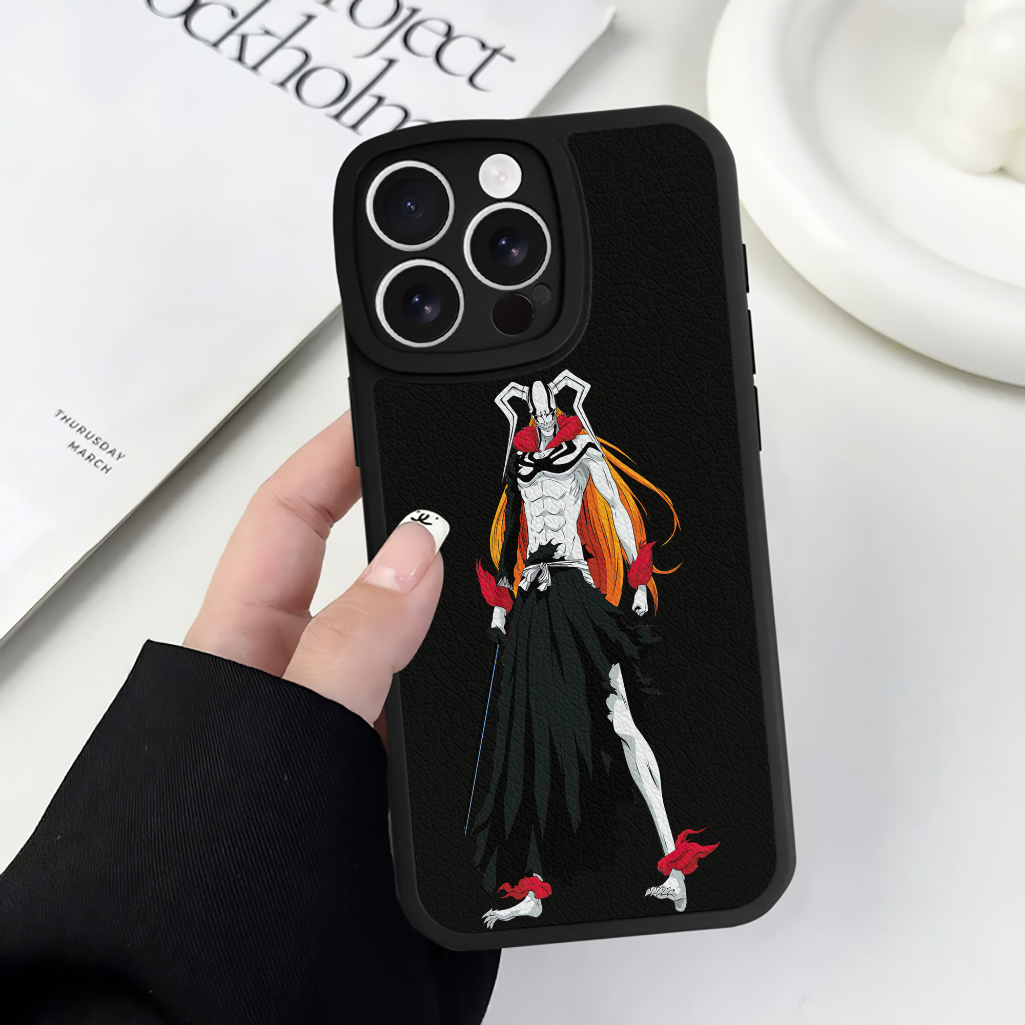 ブリーチ 黒崎一護（くろさき いちご）BLEACH Kurosaki Ichigo 【iPhone 16シリーズ対応】シリコンスマホケース（レザー調） 材質：シリコン